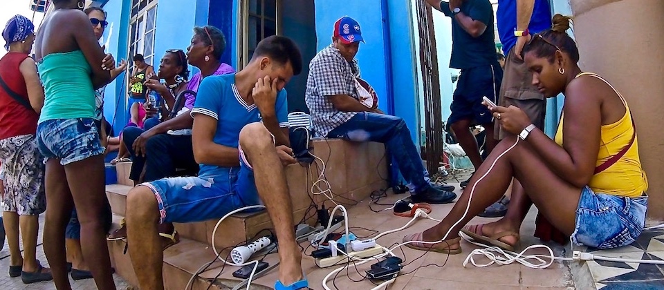 Baracoa Matthew: Recargando • Recharging • À la recharge