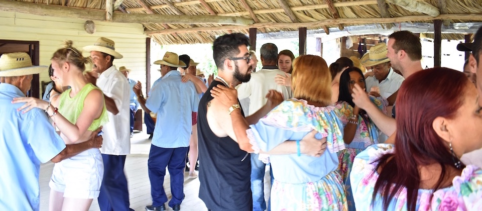 Nengon & Kiriba • Visitors join the dance • El Güirito • Baracoa Cuba