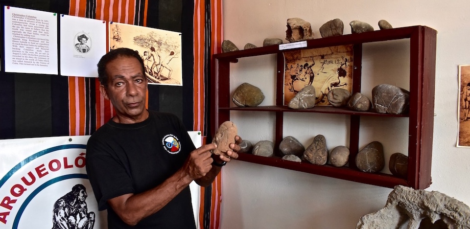 Roberto Ordúñez en la Sociedad Arqueológica de Baracoa